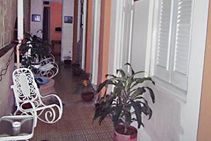 asa de Robles mochileros, centro habana, cuba