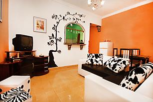 Apartment Keila, private apartment for rent in old havana, 2 rooms, balcony, havana cathedral