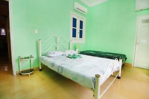 Apartment Mecanico, private apartment in vedado, guesthouses, bed and breakfast