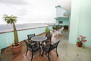 Casa Penthouse Him | casa particular in Vedado | housing in havana | bed and breakfast | cuba | terrace